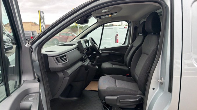 Renault Trafic Swb Diesel SH30 Blue dCi 150 High Roof Advance [Safety] Van - Image 13